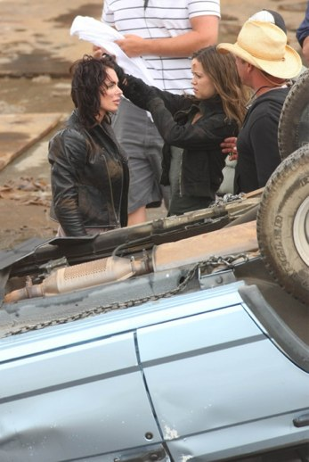 Illustration for article titled She'll Be Back: First Set Pics Of Terminator Season Two
